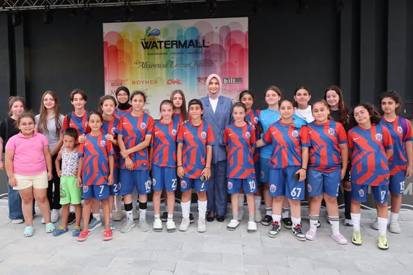 Afyon Valisinden Düzce Yeni Yıldızlar Kız Futbol Takımı Ziyareti