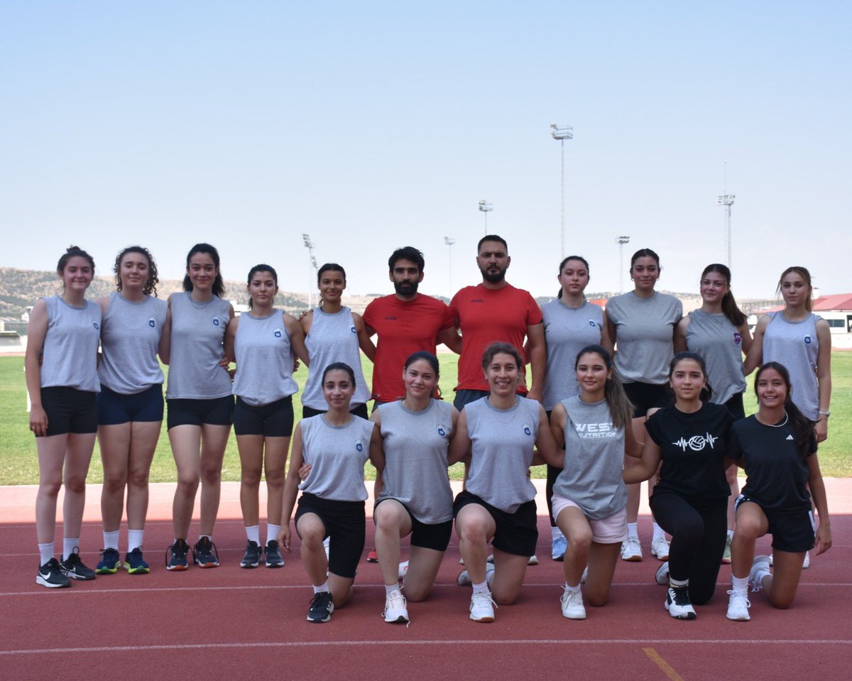 Afyon Gençlik Spor Kulübü Kadın Voleybol Takımı Yeni Sezona Hazırlanıyor