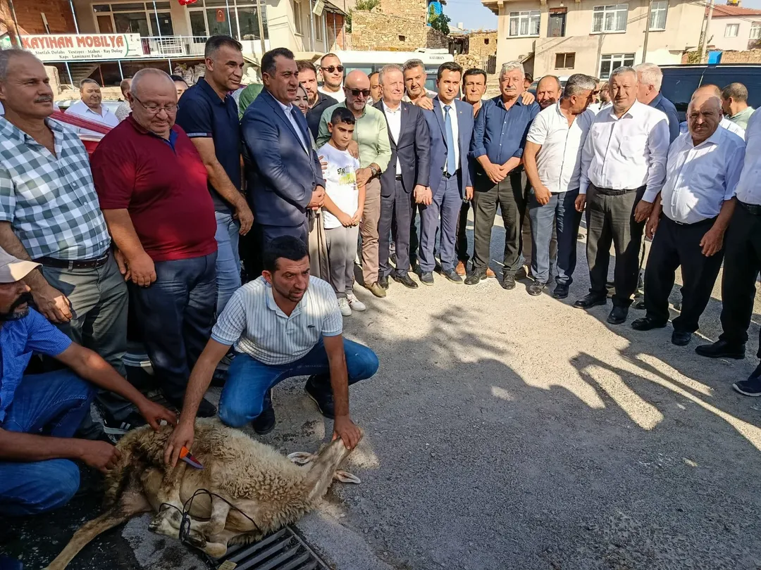 Kayıhan'da Doğalgaz Heyecanı: AK Parti Heyeti Yerinde İnceleme Yaptı
