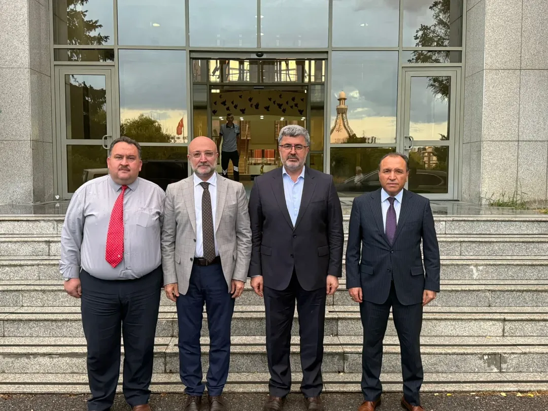 AK Parti Afyonkarahisar İl Başkanı Şahin, AKÜ Rektörü Karakaş'ı Ziyaret Etti