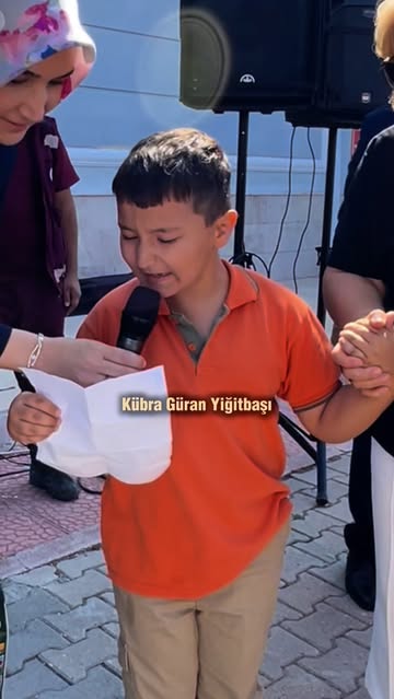 Afyonkarahisar'da İlköğretim Haftası Coşkusu: Öğrencinin Şiiri Milli Eğitim Müdürlüğünü Etkiledi