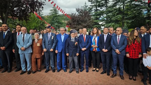 MHP Afyonkarahisar İl Başkanlığı Gaziler Günü'nde Atatürk Anıtı'na Çelenk Sundu