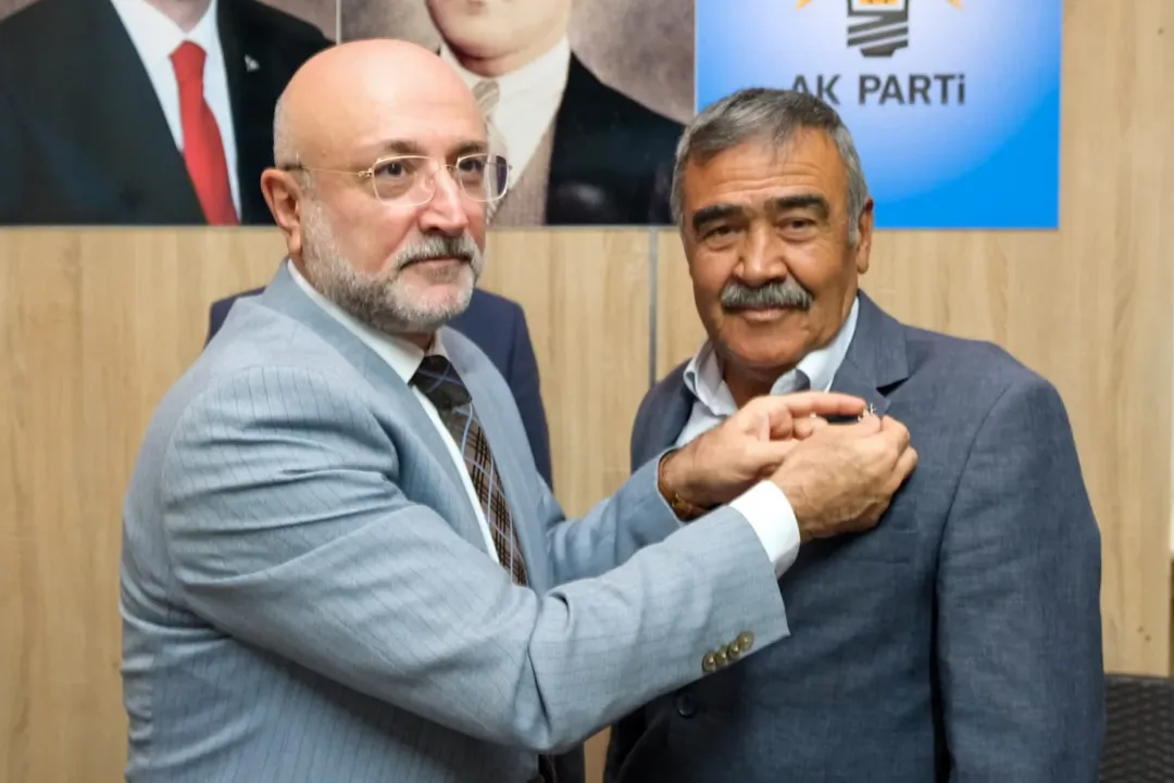 AK Parti Afyonkarahisar'da Yeni Üyelere Rozet Takdim Töreni Düzenlendi