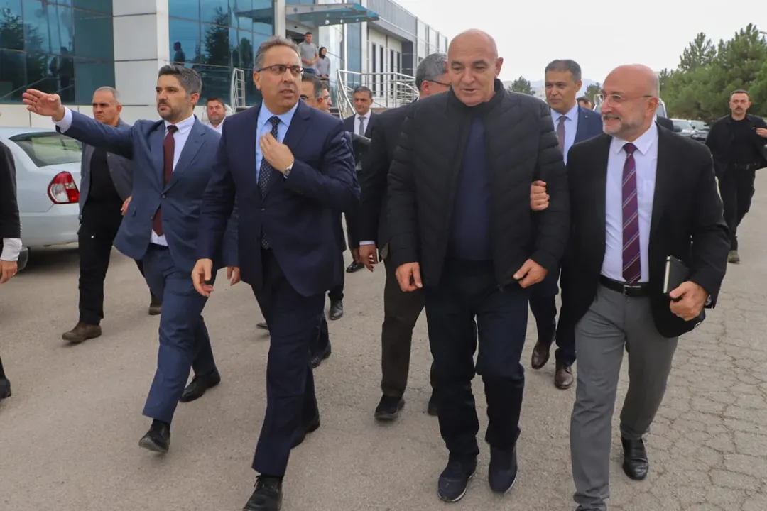 Tarım ve Orman Bakan Yardımcısı Gümen, Afyonkarahisar Ticaret Borsası'nı Ziyaret Etti