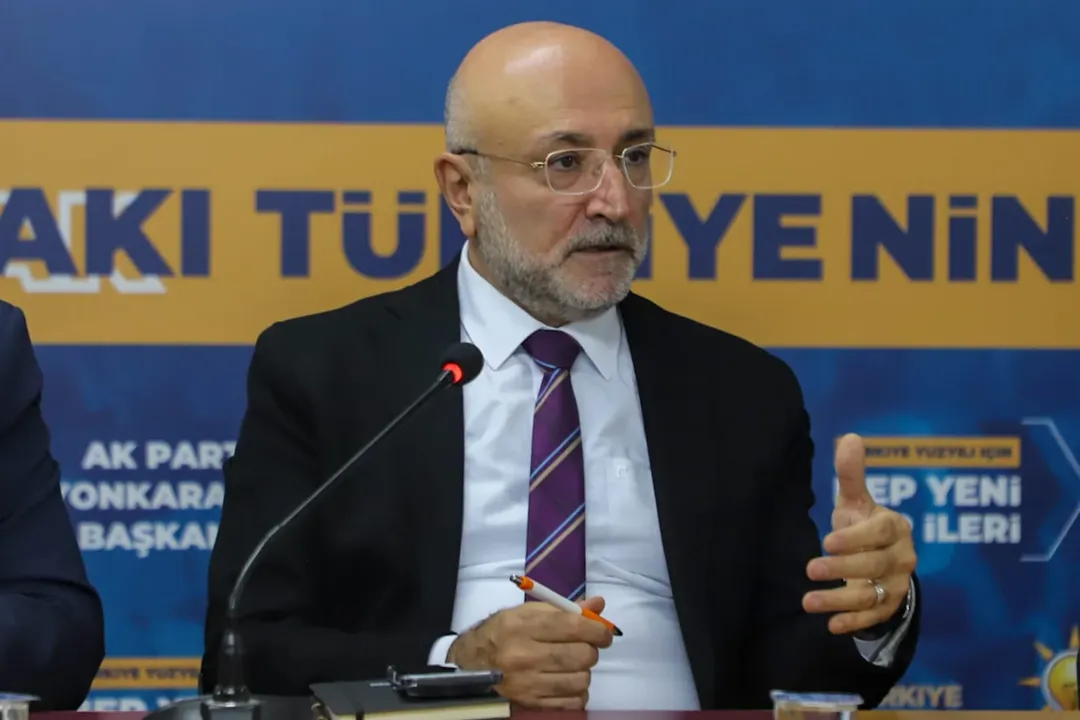 AK Parti Afyonkarahisar'a 15 Yeni Üye Katıldı