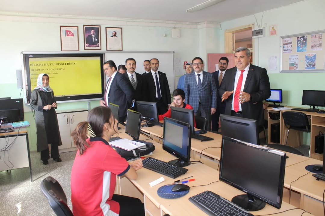 Afyonkarahisar'da Meslek Lisesi Ziyareti: Eğitimde Üretim ve İstihdam Vurgusu