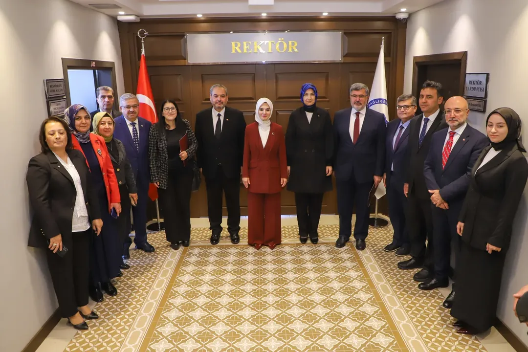 Aile ve Sosyal Hizmetler Bakanı Göktaş, Afyonkarahisar'da Üniversite Ziyaretinde Buluştu