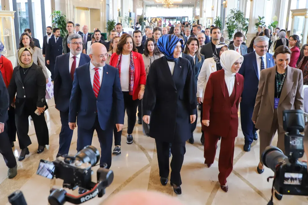 Afyonkarahisar'da Aile ve Sosyal Hizmetler Bakanı Göktaş'a Yoğun İlgi