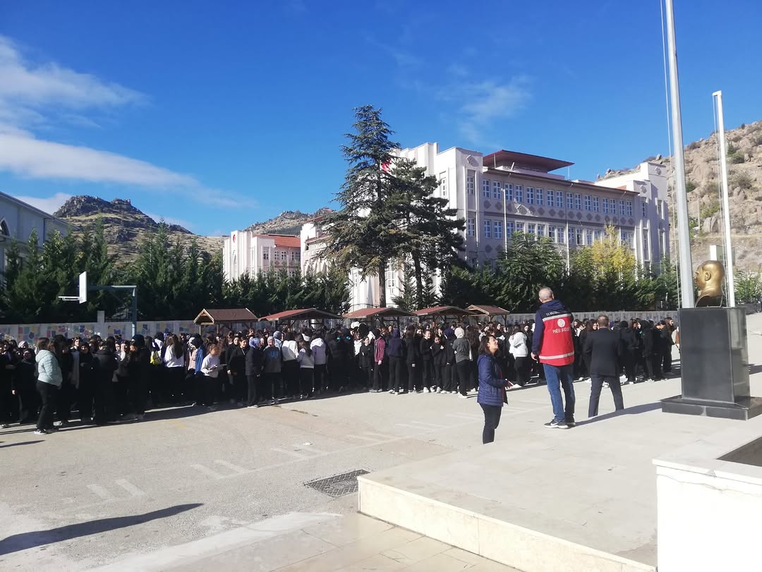 Afyonkarahisar'da Tüm Okullarda Eş Zamanlı Afet Tatbikatı Gerçekleştirildi