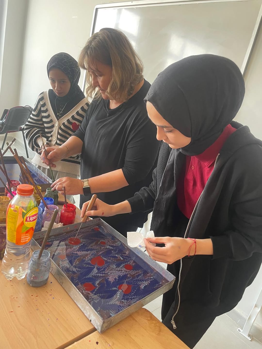 Afyonkarahisar'da Gençler Ebru Sanatı ile Buluştu