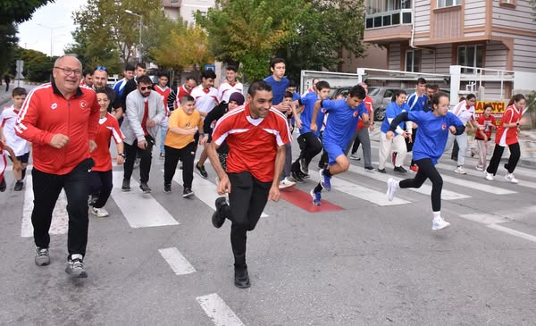 Afyonkarahisar'da Özel Sporcular Cumhuriyet Coşkusunu Koşuyla Kutladı