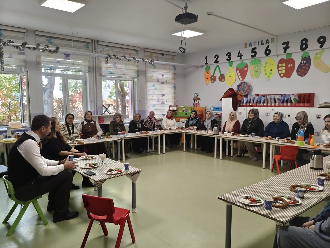 Afyonkarahisar'da Öğrencilerden Anlamlı Aile Kahvaltısı