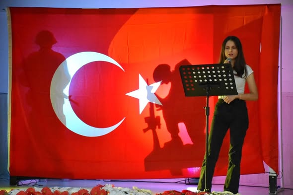 Afyonkarahisar'da Vatan ve Aşk Temalı Şiir Dinletisi Büyük İlgi Gördü