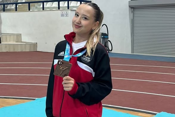 Afyonkarahisar'lı Tuğba Süngü, Karate Türkiye Şampiyonası'nda Üçüncü Oldu